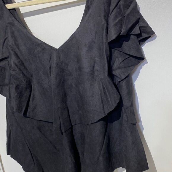 She + Sky Women's V-Neck Ruffled Cape Velvet Top Black Size L New With Tags - Picture 5 of 10